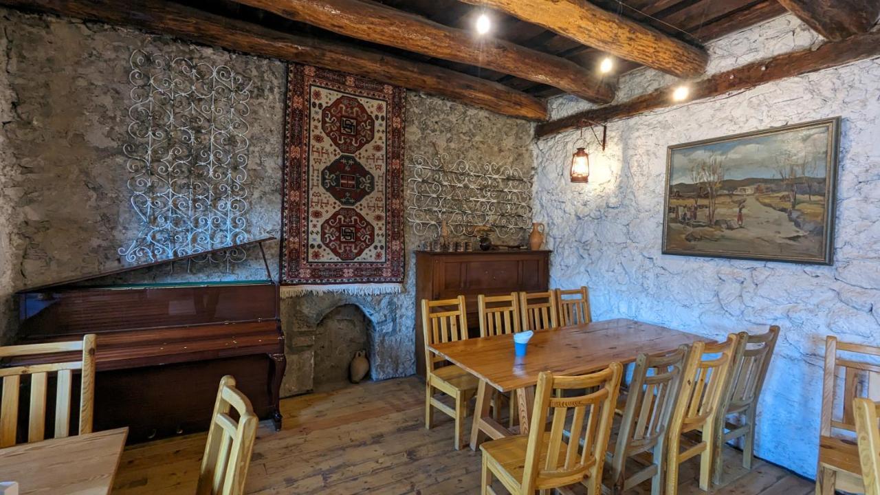 Hotel Arevi Gosh Екстериор снимка